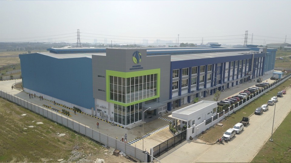 可口可乐欧洲太平洋合作伙伴有限公司（Cikarang）印尼公司与Dynapack Asia合作，在西卡朗（CCEP）开设了一家回收处理厂 - Amandina Bumi Nusantara。.jpg