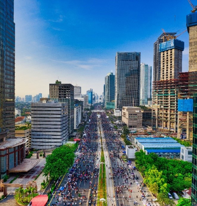 印尼拥有2.77亿的庞大人口，对消费品有着庞大需求，形成一个极具吸引力的消费市场。.jpg