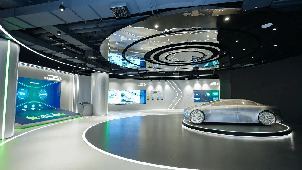 Highlight: High-end intelligent equipment demonstrates advanced digital factory solutions.<br>Language: Mandarin & English<br>Traveling time: 90 mins