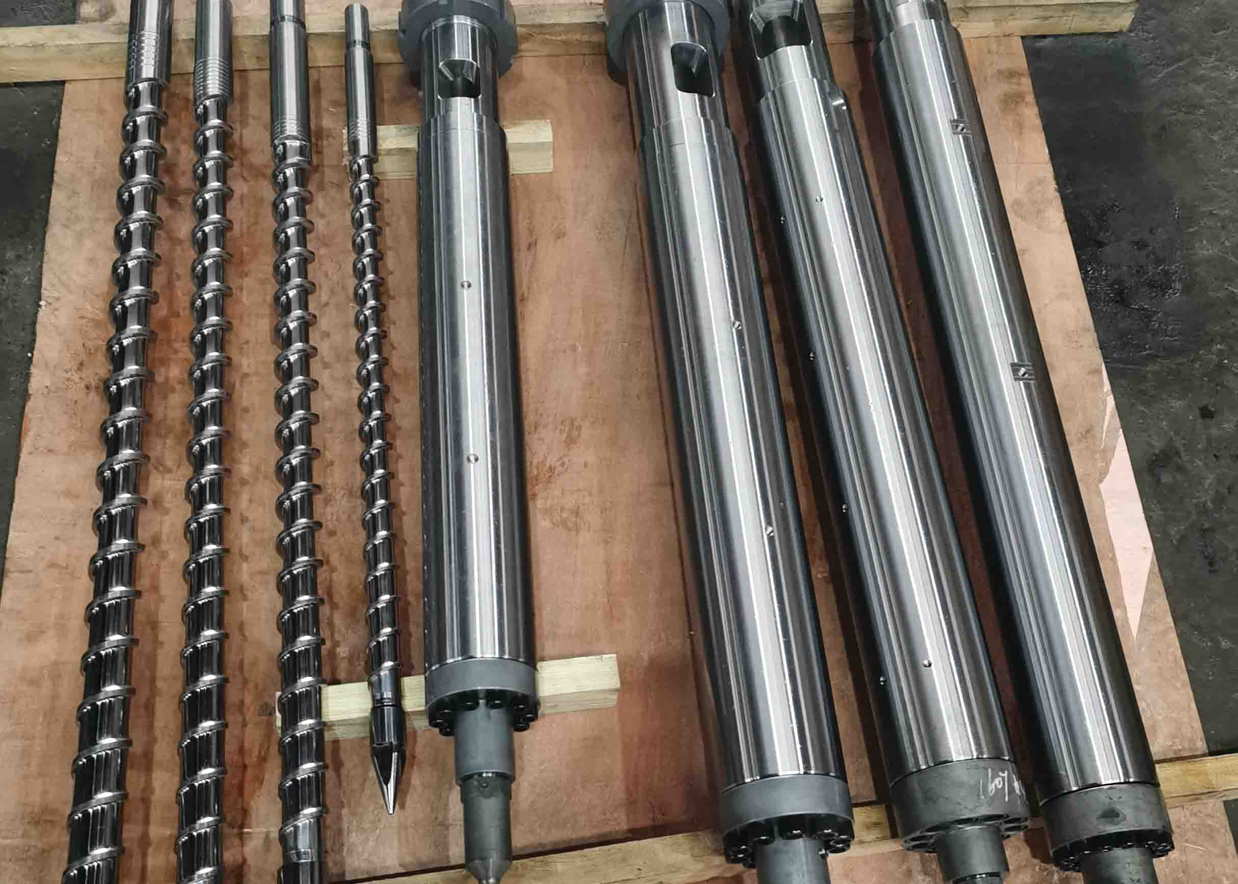 INJECTION MOLDING MACHINE SCREW AND BARREL SliderImage