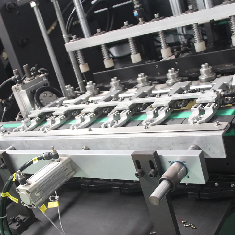 Full Automatic 9000BPH High Speed 6 Cavity Automatic PET Bottle Blow Moulding Machine SliderImage