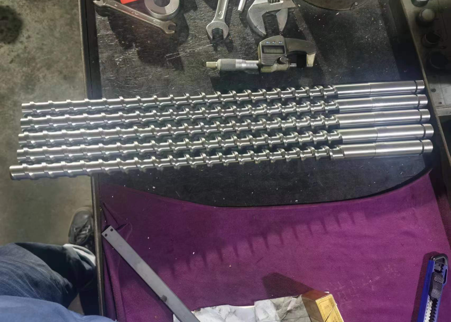 SCREW BARREL FOR INJECTION MOLDING MACHINE SliderImage