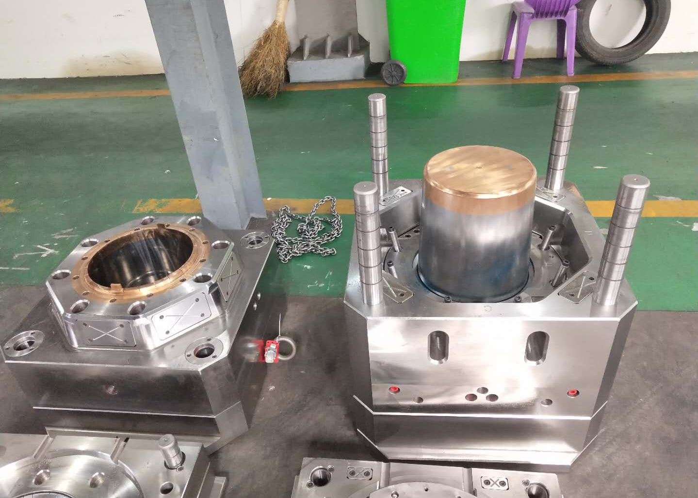 Plastic paint pail mould  bucket  injection mould SliderImage