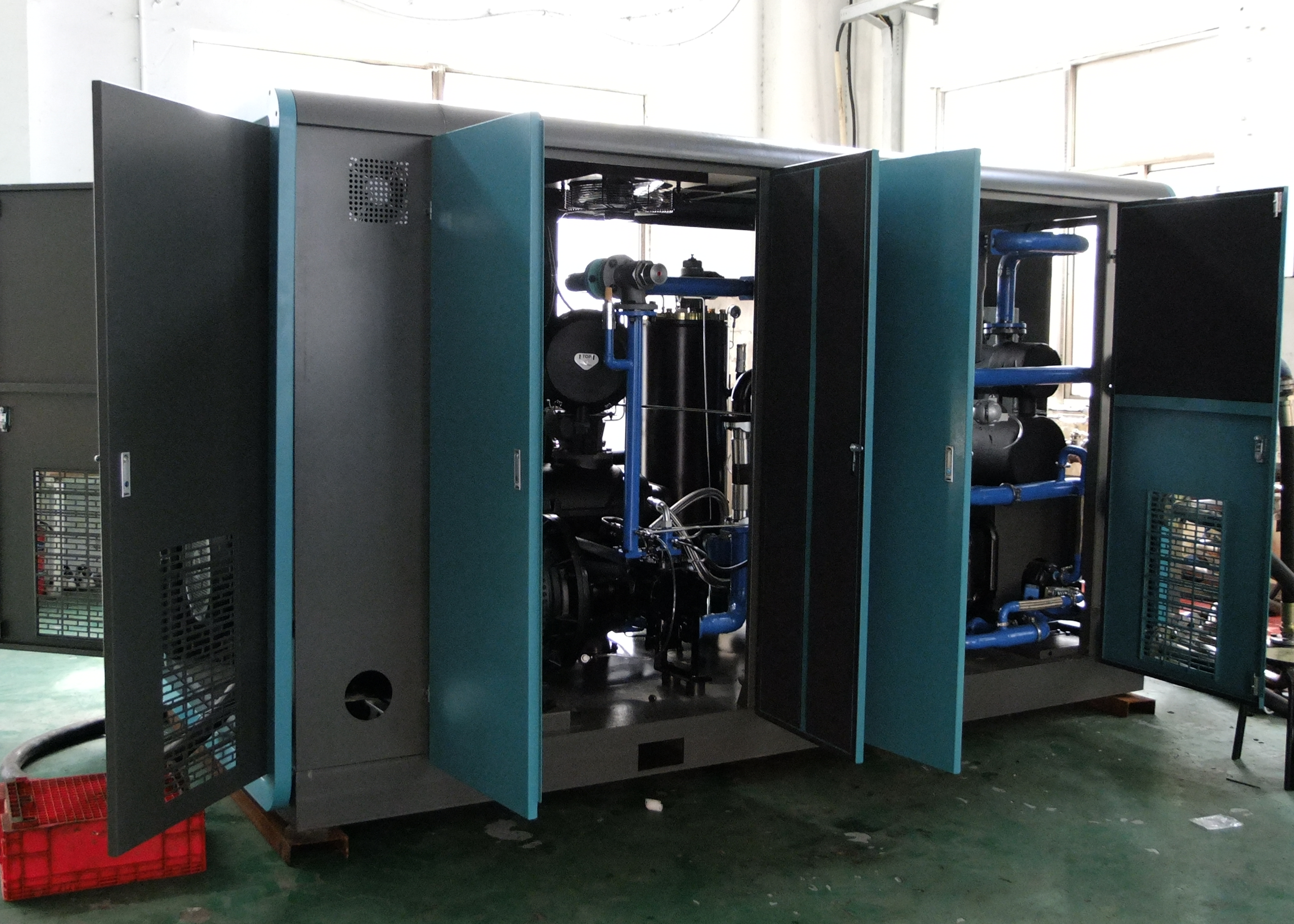 Medium and high pressure screw air compressor SliderImage