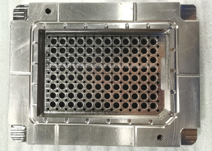 STAVAX Material Multiple Cavity Mold Core For Precision Medical Moulding SliderImage
