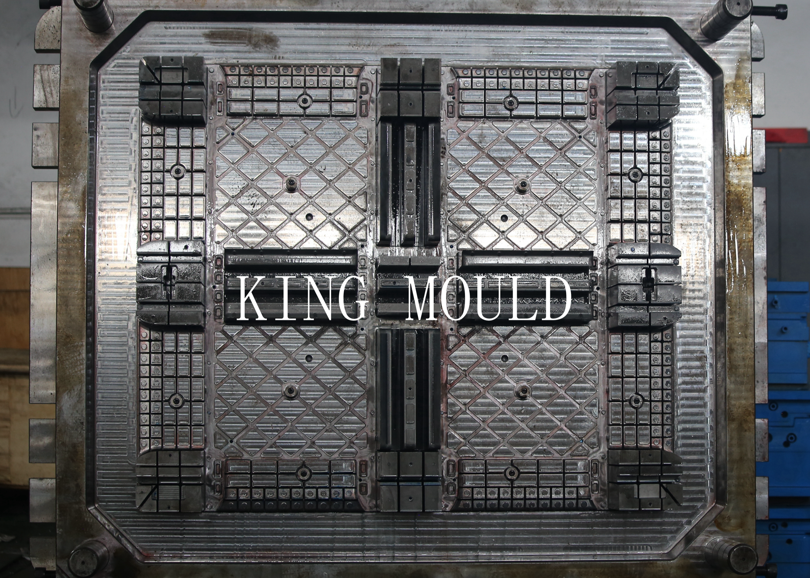 PLASTIC INJECTION PALLET MOULD  SliderImage