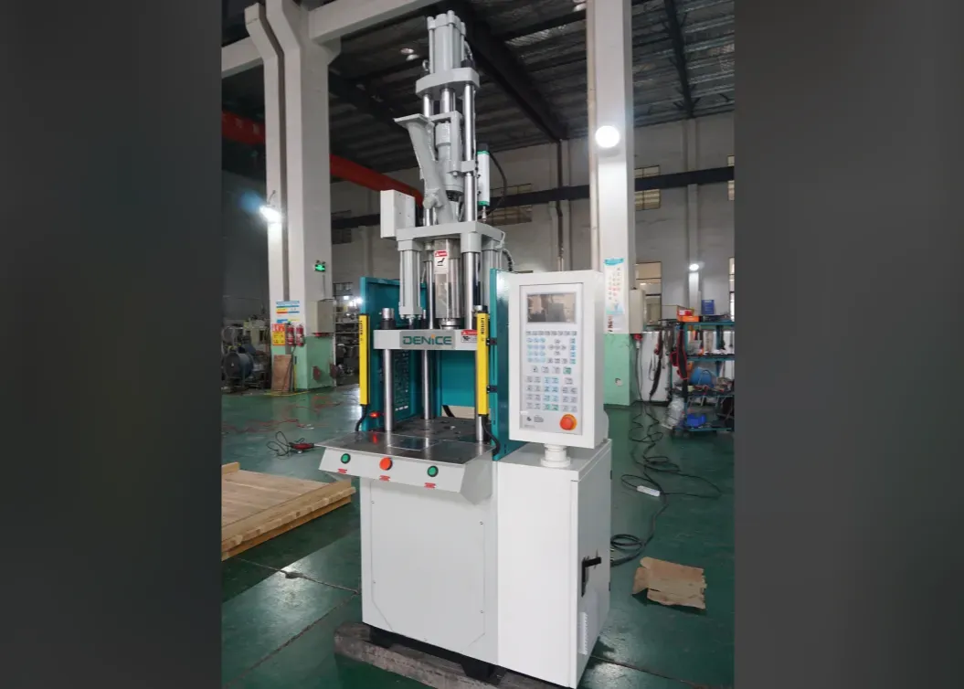 Vertical standard injection molding machine_0