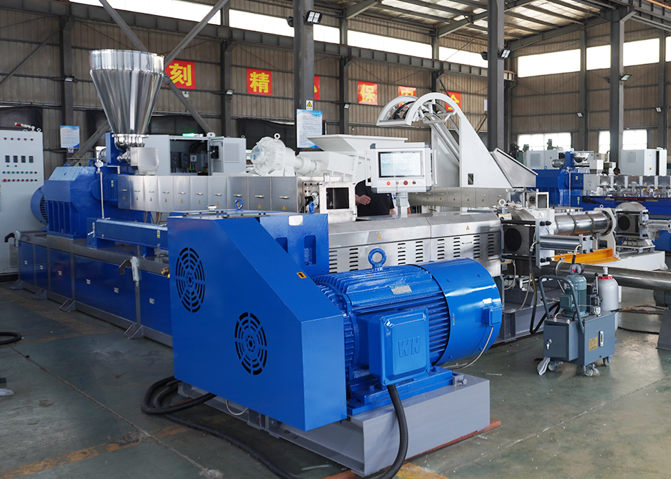 Two Stage Screw Extruder machine SliderImage