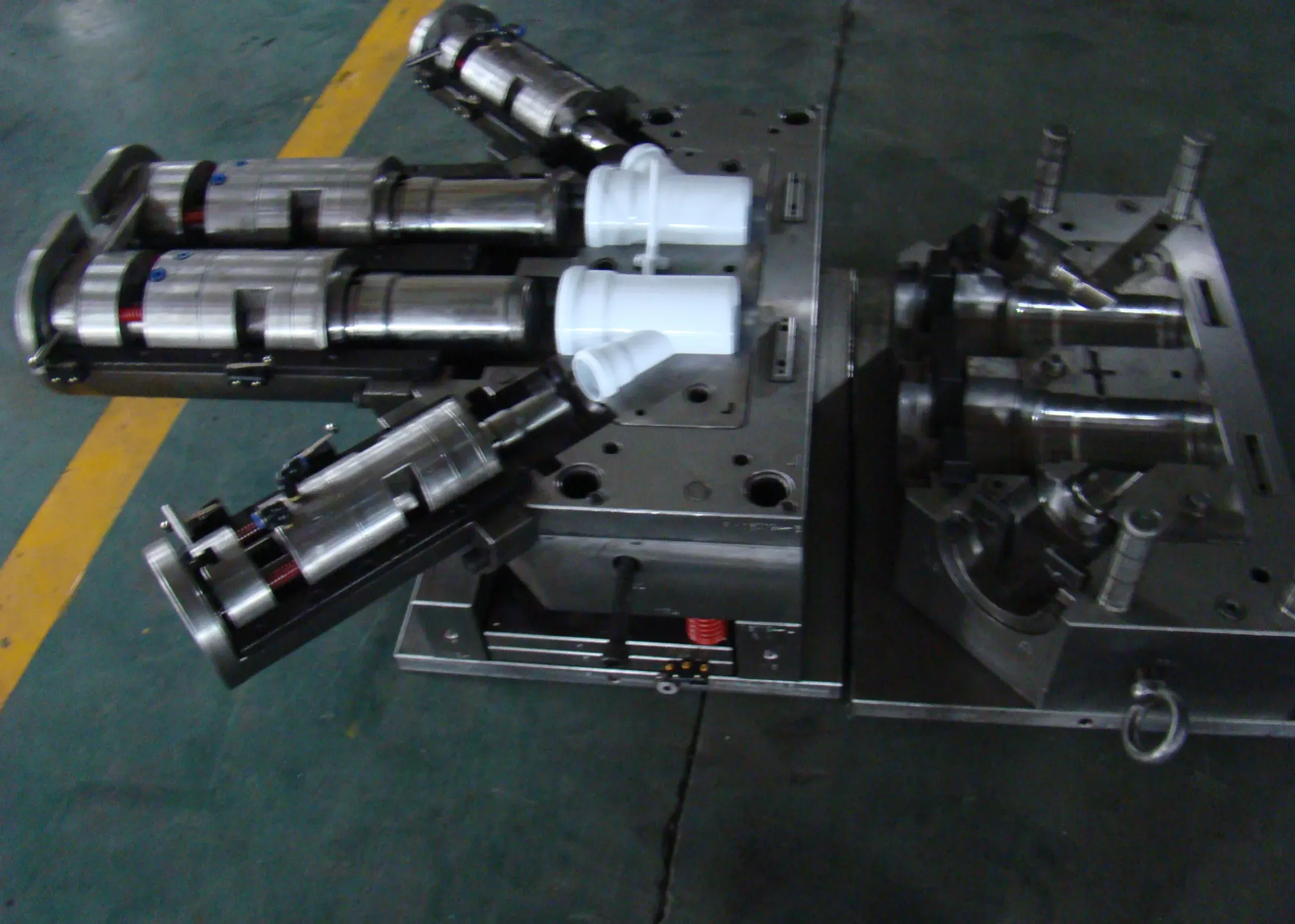 1出4 PVC Y管模具_3