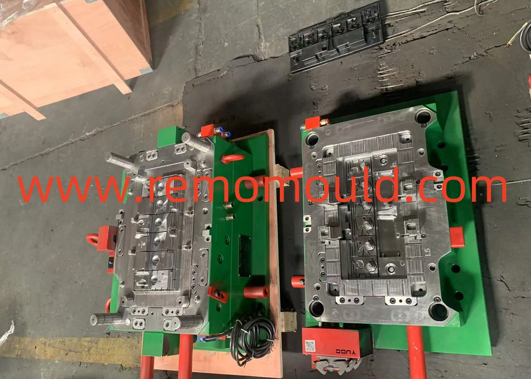 battery lid mould SliderImage