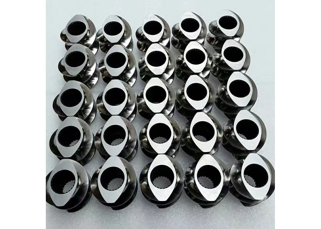  Threaded components SliderImage