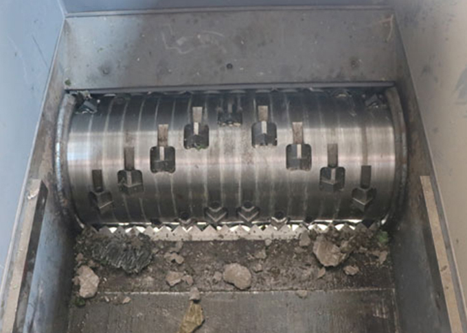 Single Shaft Shredder Machine SliderImage