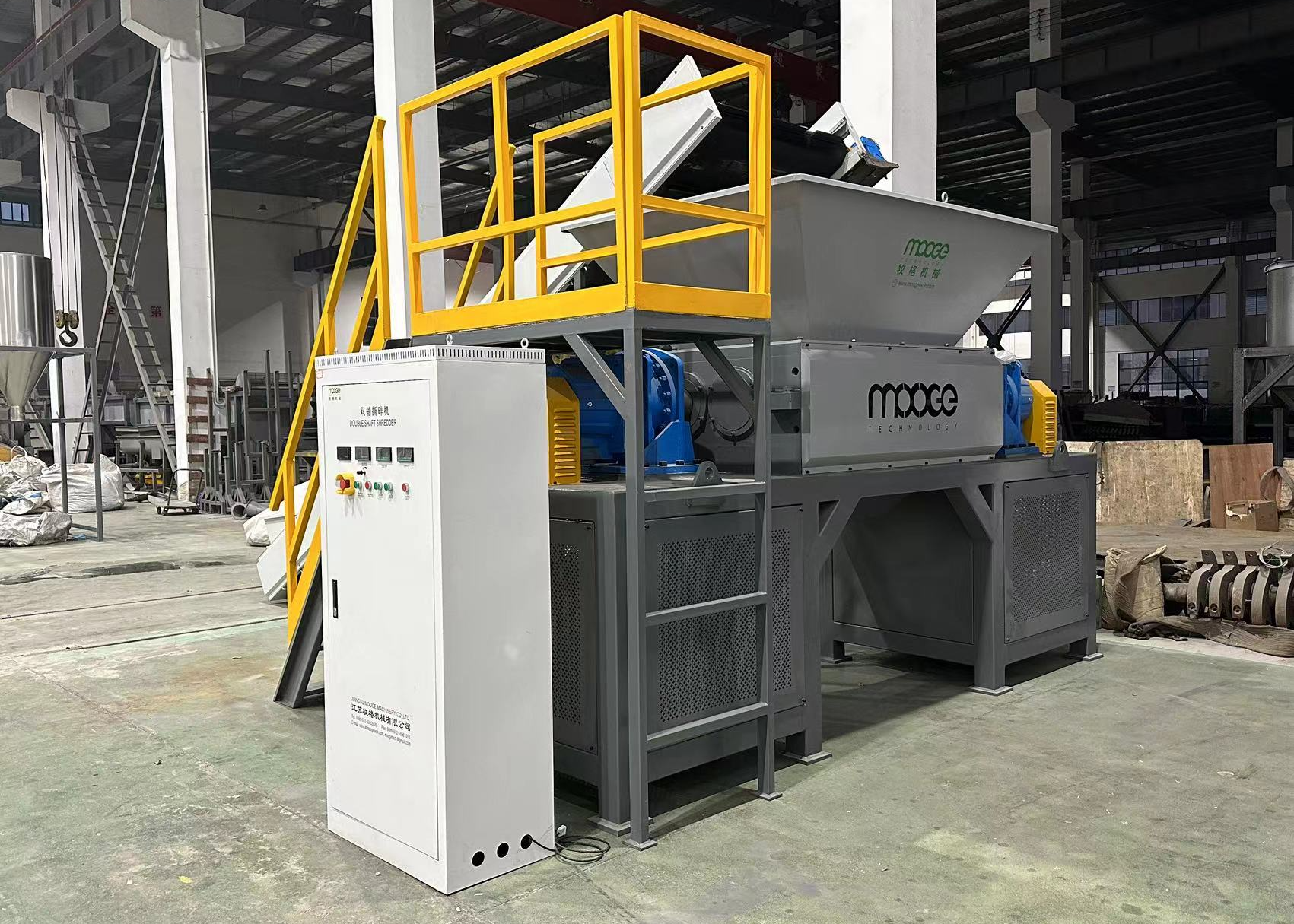 Double shaft shredder machine SliderImage