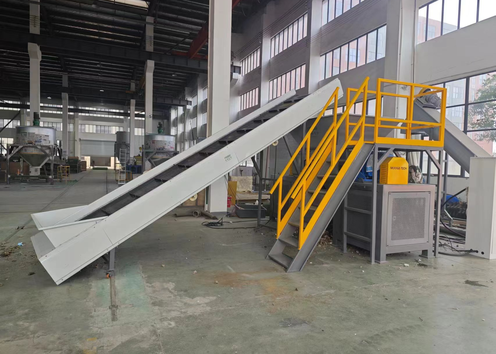 Double shaft shredder machine SliderImage