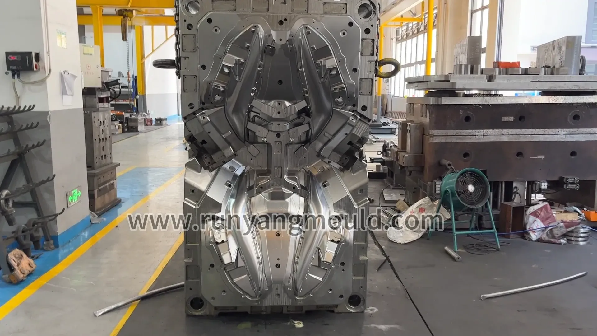 TAIZHOU RUNYANG PLASTIC MOULD CO.,LTD