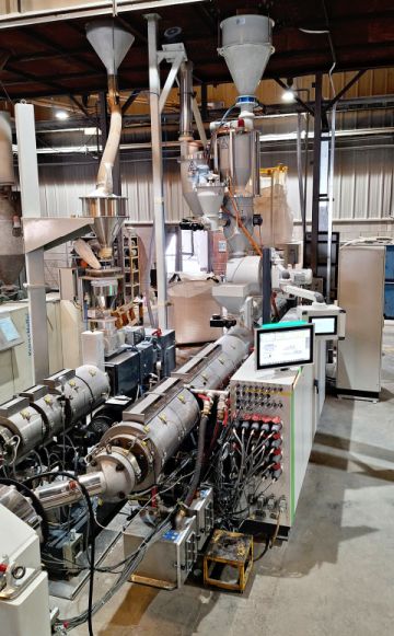 battenfeld-cincinnati_PVC extruder with dosing unit.jpg