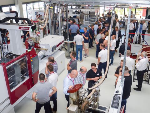 WITTMANN_Technical Center Nuremberg_visitors.jpg