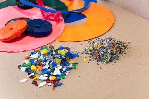 CD inline recycling_colorful PVC flakes.jpg