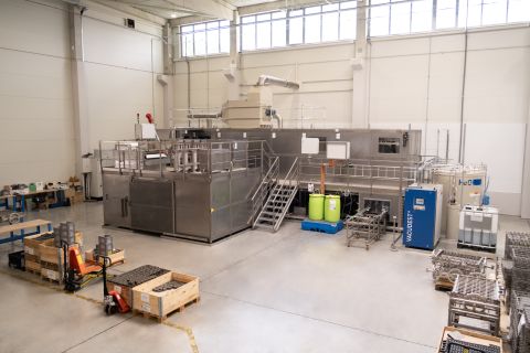 Brückner Servtec_cleaning system for clip and chain refurbishments.jpg