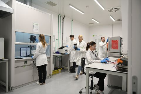 OCSiAl_new silicone lab Serbia.jpg