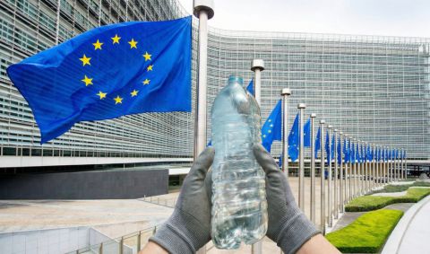 EU Official Photo with Hand Holding Bottle_AI_480.jpg