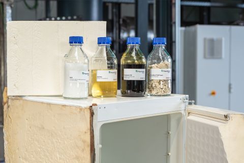 Covestro x UMSICHT_pyrolysis recycling pilot plant_pyrolysis oil.jpg