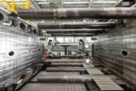 ENGEL_world-largest IMM duo_02.jpg