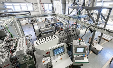 Gneuss x UNIPACK_OMNI recycling system.jpg