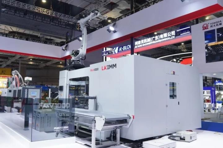 FA‑V 1000 两板式注塑机(放大).jpg