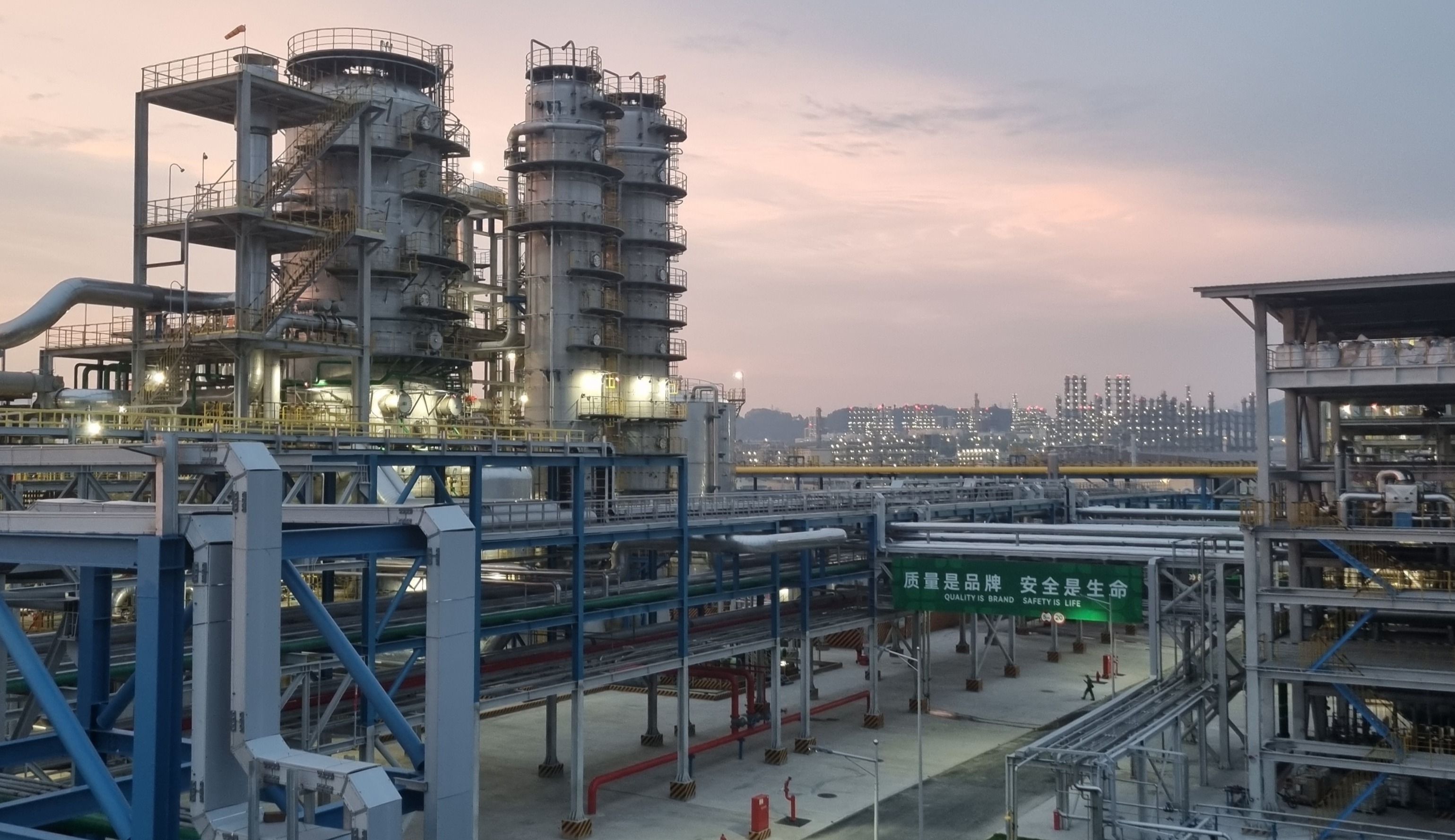 Evonik-licensed hydrogen peroxide mega plant starts operations in China