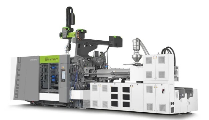 Live demo: WINTEC t-win produces coat hangers at Fakuma 2026