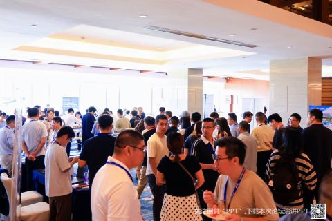 crowd_3_480.jpg