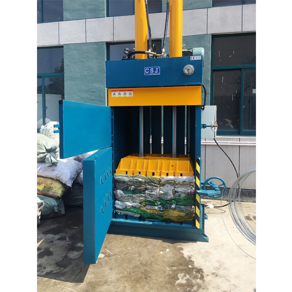 PET bottle hydraulic baler SliderImage